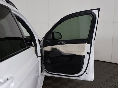 Used 2024 BMW X7 xDrive40i w/ Executive Package image 28