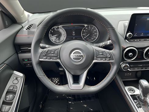 Used 2022 Nissan Sentra SR w/ Lighting Package FWD image 14
