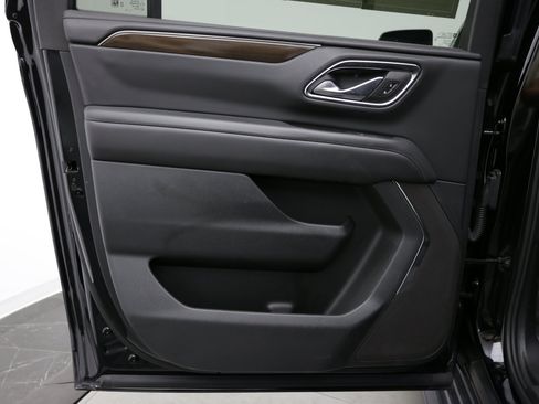 Used 2024 GMC Yukon XL SLE w/ Gmc Pro Safety Plus Package RWD image 27