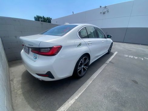 Used 2021 BMW 330i Sedan w/ Convenience Package RWD image 3