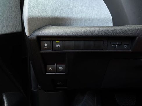 Used 2025 Toyota Sienna XLE FWD image 28