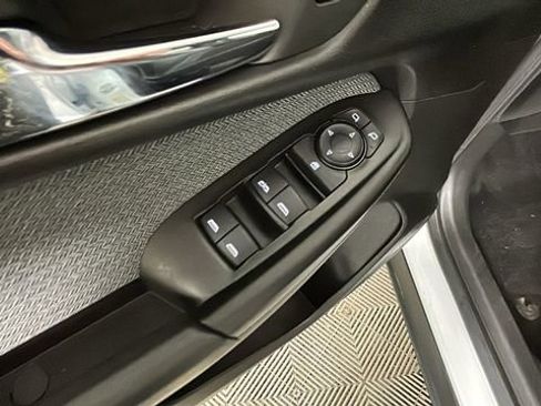 Used 2024 Chevrolet TrailBlazer LT w/ LT Cold Weather Package FWD image 11