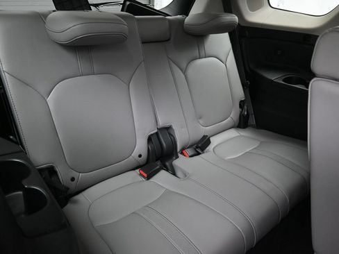 Used 2024 Honda Pilot Touring image 25