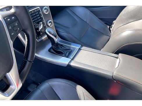 Used 2016 Volvo V60 T5 Cross Country w/ Convenience Package image 19