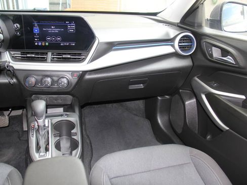 Used 2024 Chevrolet Trax LS w/ LS Convenience Package FWD image 10