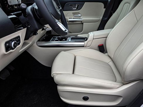 New 2025 Mercedes-Benz GLA 250 4MATIC image 13