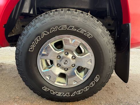 Used 2009 Toyota Tacoma w/ SR5 & TRD Off-Road Packages image 17