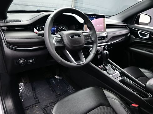 Used 2022 Jeep Compass Altitude FWD image 11