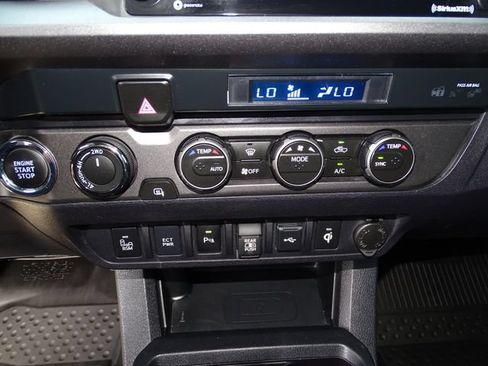 Used 2023 Toyota Tacoma TRD Off-Road w/ Technology Package AWD/4WD image 12