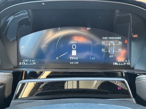 Used 2025 Lincoln Corsair Reserve w/ Equipment Group 202A image 2