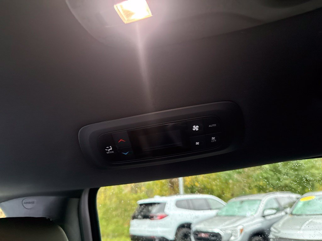 Used 2026 Chrysler Pacifica Select FWD image 19