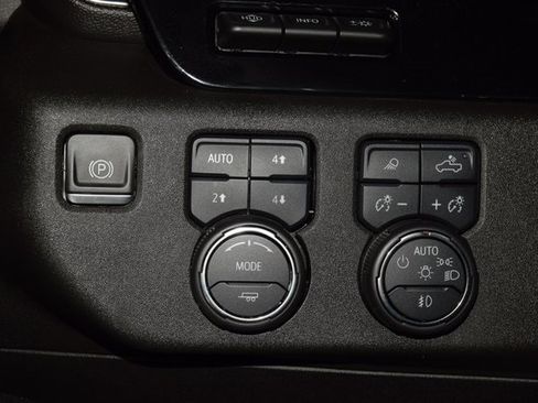 Certified 2024 Chevrolet Silverado 2500 LTZ w/ LTZ Premium Package image 39