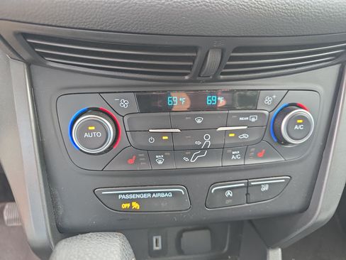 Used 2018 Ford Escape SE w/ SE Sync 3 Package AWD/4WD image 28