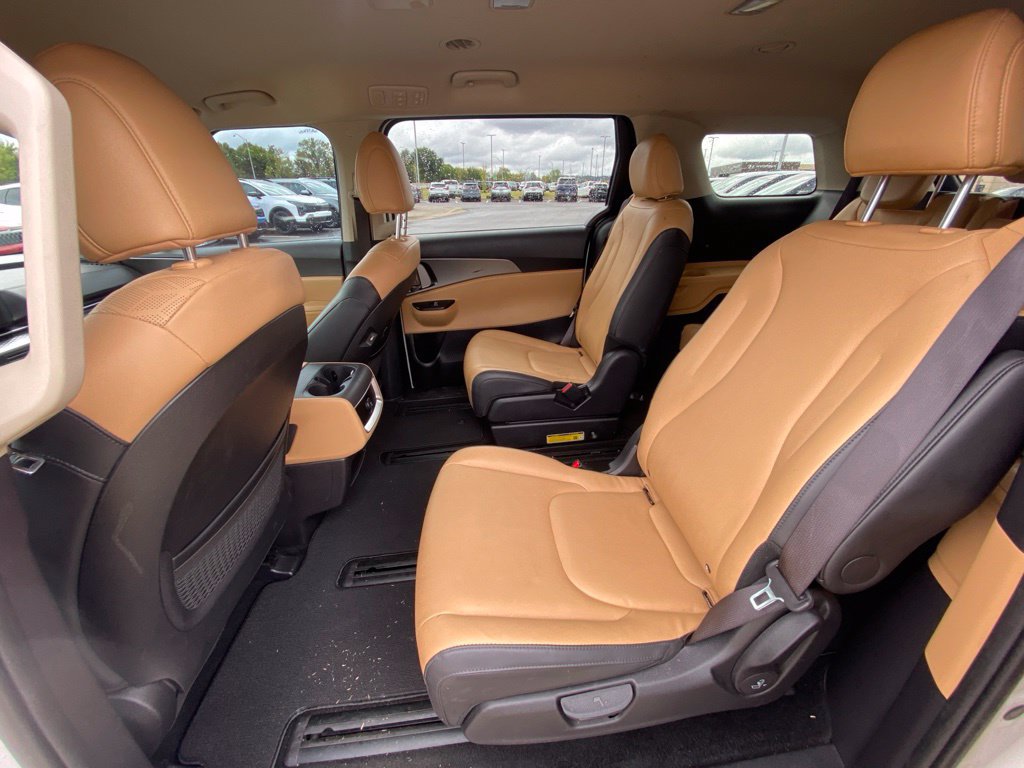 Certified 2024 Kia Carnival LX FWD image 22