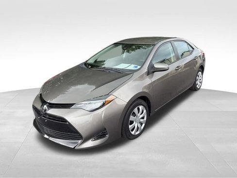 Used 2017 Toyota Corolla LE FWD image 29