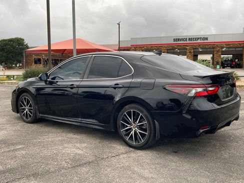 Used 2021 Toyota Camry SE FWD image 7