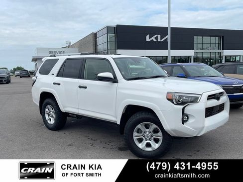 Used 2022 Toyota 4Runner SR5 AWD/4WD image 1