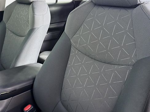 Used 2020 Toyota RAV4 XLE w/ Convenience Package FWD image 21