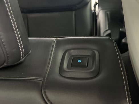 Used 2025 Ford Expedition Platinum image 16