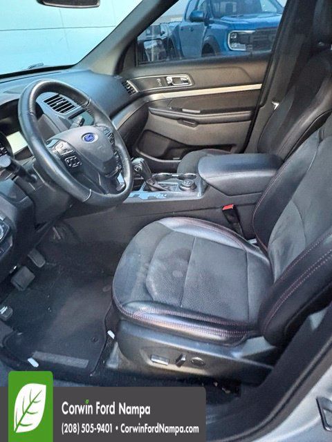 Used 2018 Ford Explorer XLT w/ Equipment Group 202A AWD/4WD image 9