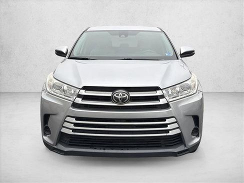 Used 2019 Toyota Highlander LE image 2