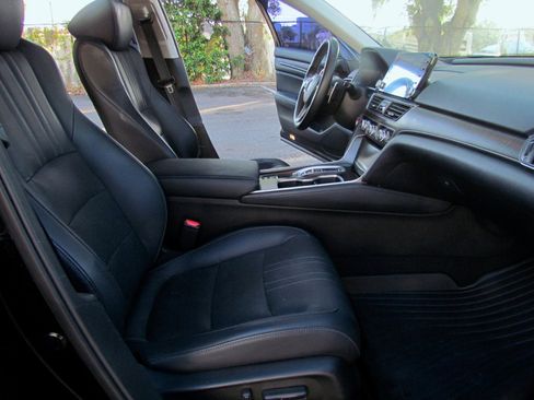 Used 2018 Honda Accord Touring image 13