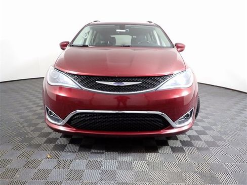 Used 2019 Chrysler Pacifica Touring-L image 5