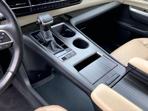 Used 2021 Toyota Sienna Limited image 15