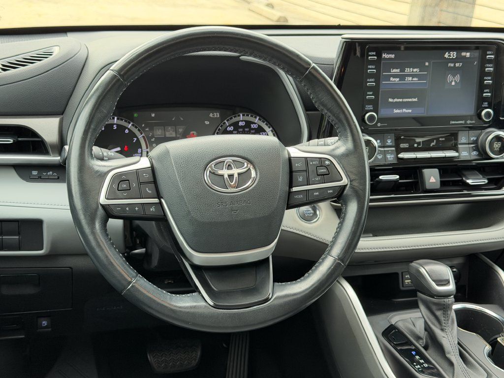 Used 2022 Toyota Highlander XLE w/ Protection Package #3 (TMS) AWD/4WD image 14