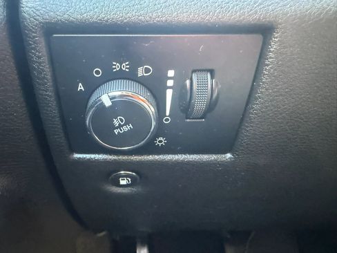 Used 2018 Jeep Grand Cherokee Limited AWD/4WD image 16