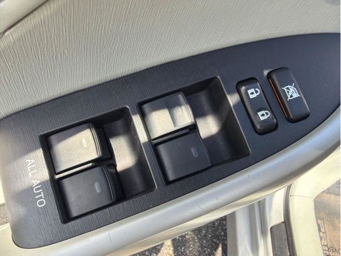 Used 2014 Toyota Prius Three FWD image 9