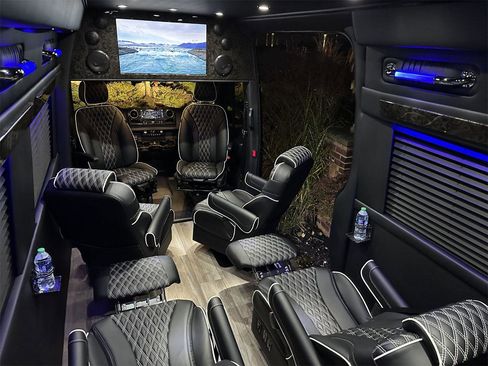 Used 2024 Mercedes-Benz Sprinter 3500 image 4