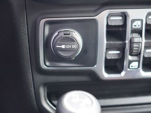 Used 2025 Jeep Wrangler Unlimited Sahara w/ Safety Group AWD/4WD image 27