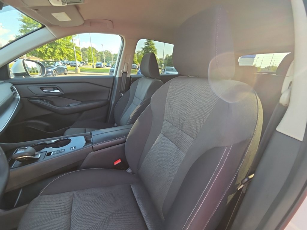 Used 2025 Nissan Rogue SV FWD image 27