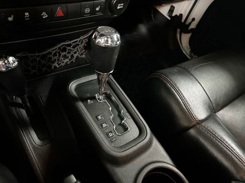 Used 2012 Jeep Wrangler Unlimited Sahara AWD/4WD image 16