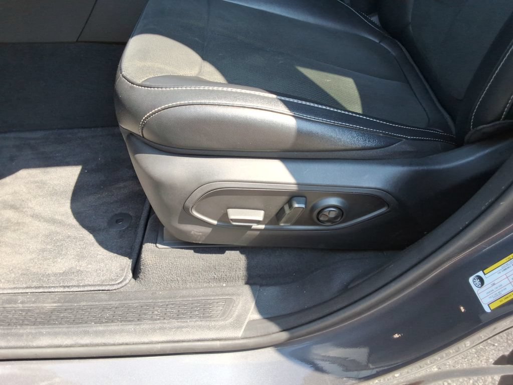 Used 2025 Jeep Grand Cherokee L Altitude RWD image 24