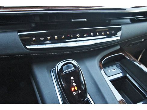 Used 2023 Cadillac Escalade Premium Luxury image 25