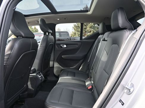 Used 2024 Volvo XC40 B5 Core image 27