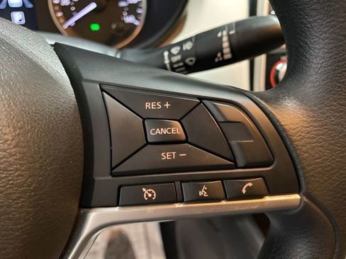 Used 2021 Nissan Versa SV FWD image 15