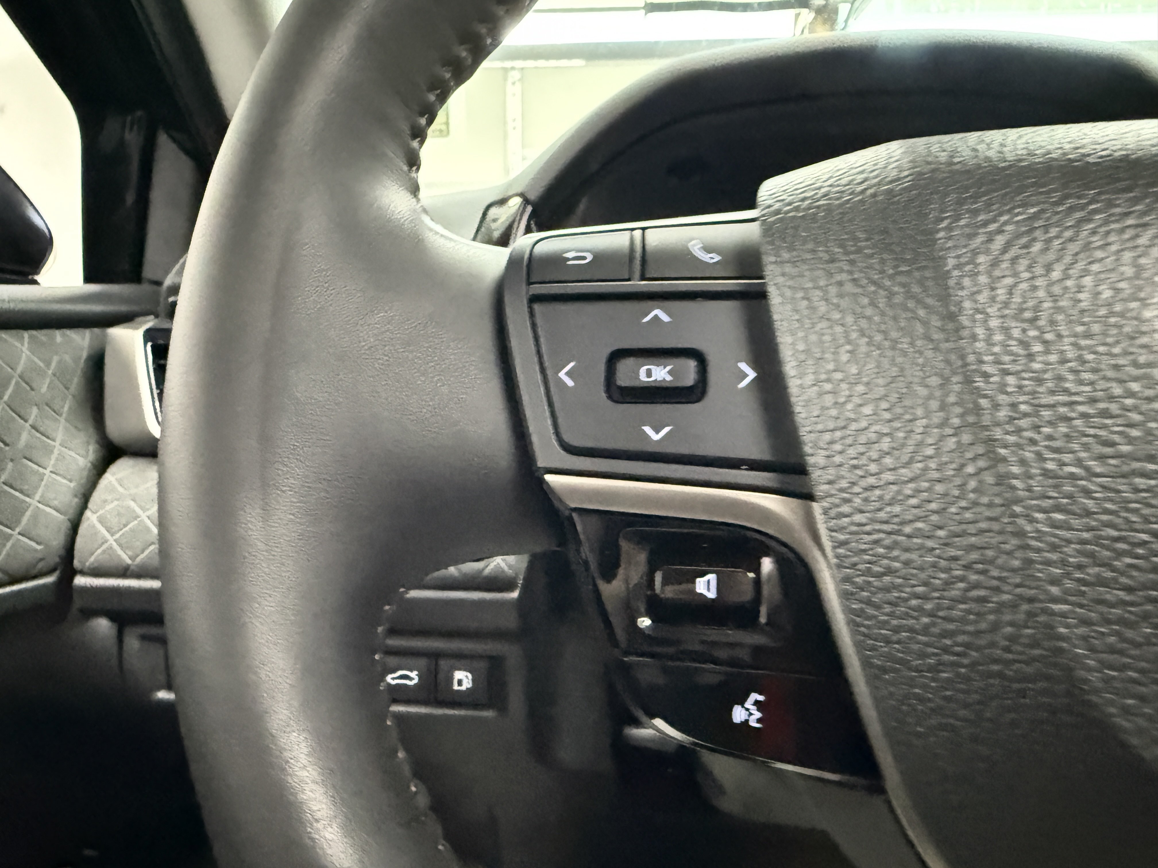 Used 2026 Toyota Camry XLE AWD/4WD image 13