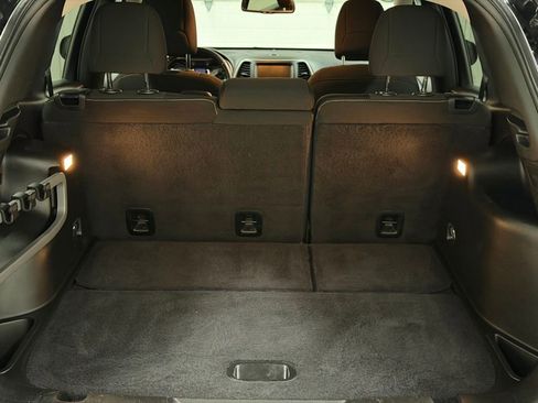 Used 2017 Jeep Cherokee Latitude w/ Cold Weather Group image 17