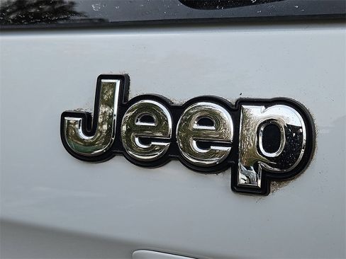 Used 2016 Jeep Cherokee Latitude w/ Safety/Convenience Group image 31