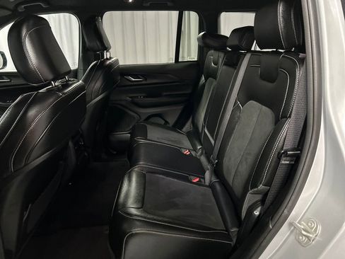 Used 2024 Jeep Grand Cherokee Altitude image 23