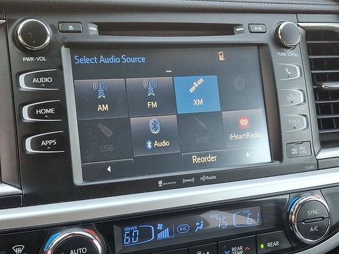 Used 2019 Toyota Highlander XLE AWD/4WD image 19
