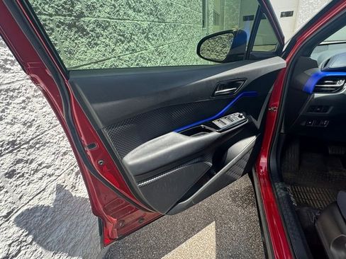 Used 2020 Toyota C-HR XLE FWD image 17