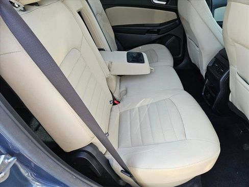 Used 2019 Ford Edge SE image 19