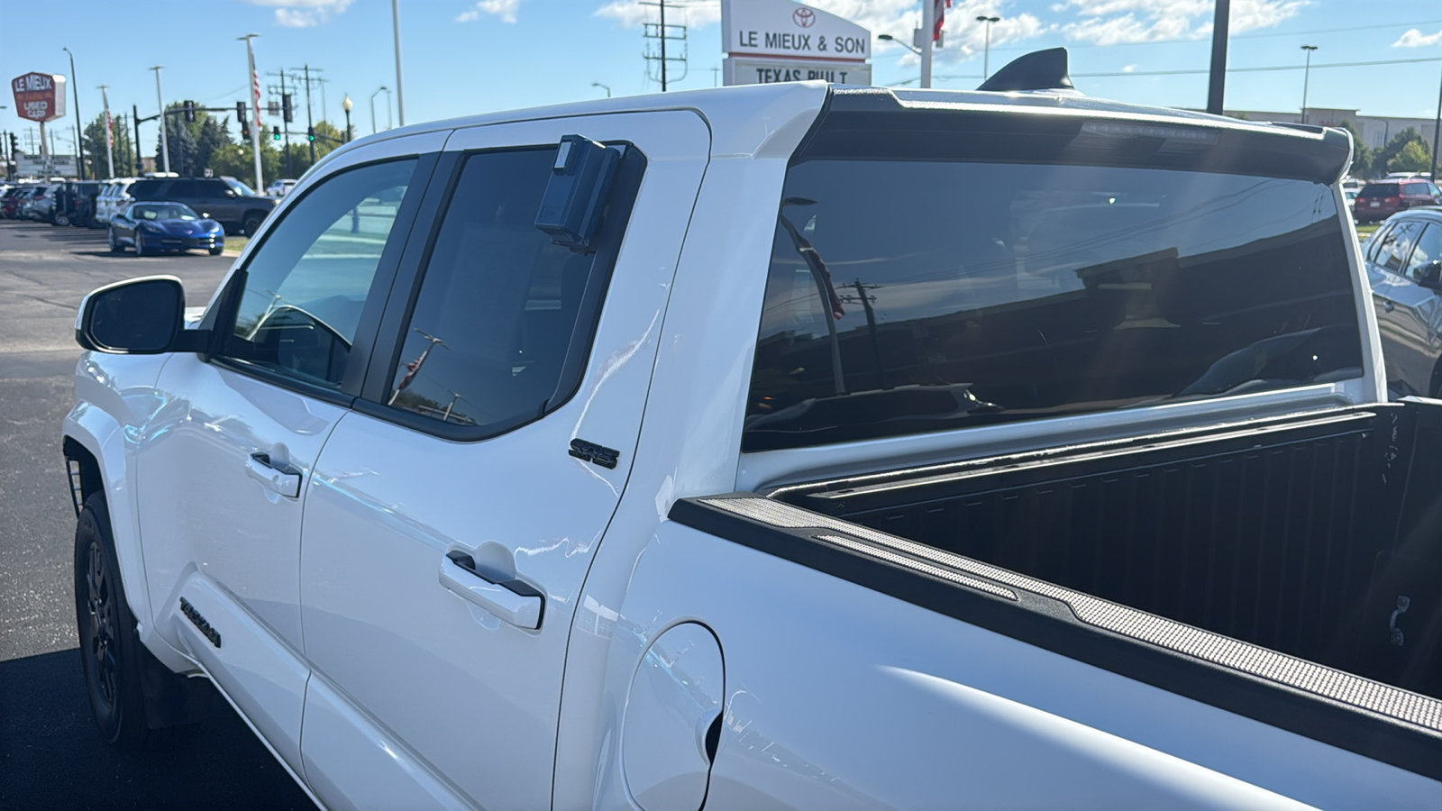 Used 2024 Toyota Tacoma SR5 AWD/4WD image 21