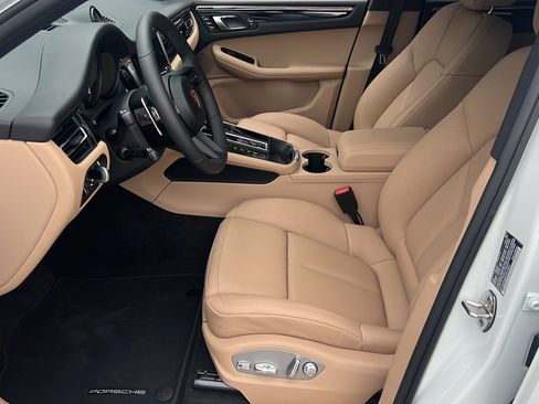 New 2026 Porsche Macan AWD/4WD image 5