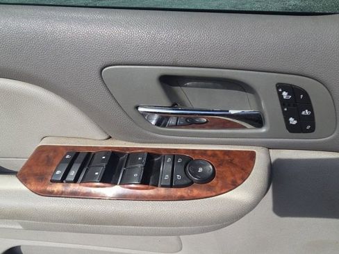 Used 2008 Chevrolet Suburban LT image 27