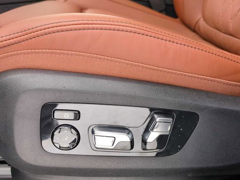 New 2026 BMW X7 M60i image 17